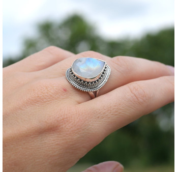 Bague goutte Pierre de lune et plateau en argent ciselé (blanc) T57