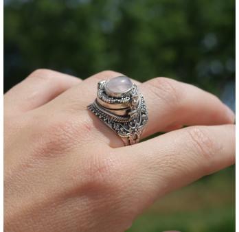 Bague poison en argent ciselé et pierre Quartz rose ovale (rose)