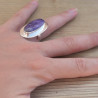 Grosse bague oblongue argent plat et pierre Charoite (violet)