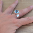 Bague haute argent et pierre ronde Topaze bleue (bleu) T59