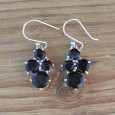 Petites boucles 4 pierres en Onyx noir griffées et argent (noir)