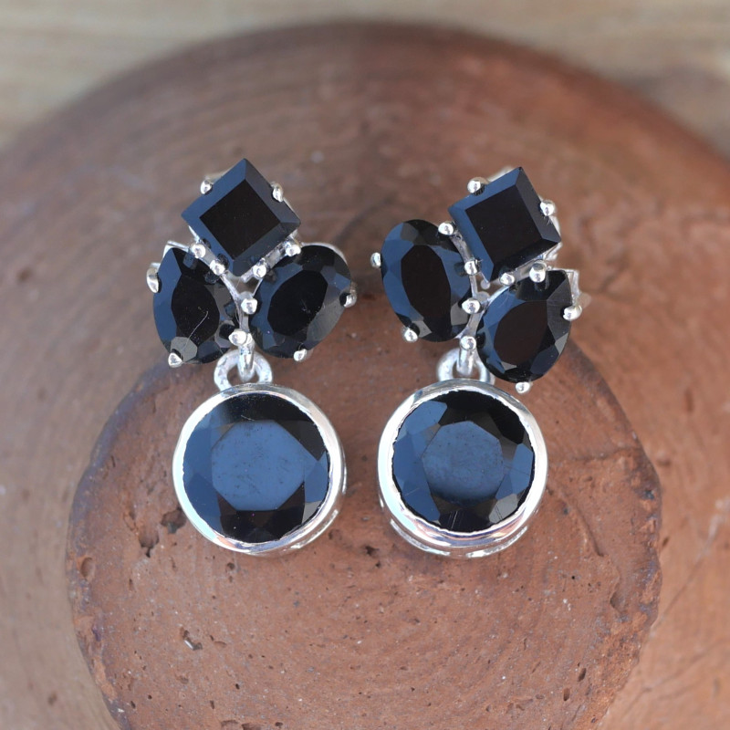 Petites boucles chics 4 pierres en Onyx noir et argent (noir)