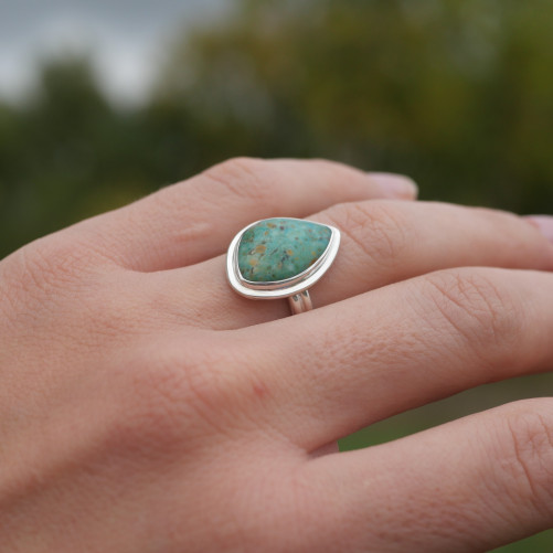 Petite bague en argent et Opaline du Pérou (bleu) (vert) T52