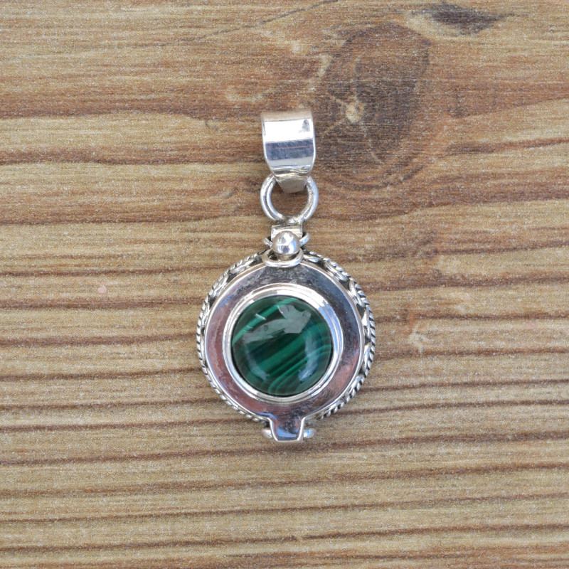 Pendentif coffre en argent ciselé et pierre Malachite (vert)