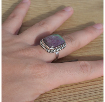 NEW ! Bague rectangulaire argent ciselé et pierre Rubis sur Zoisite (rose) (vert) T58