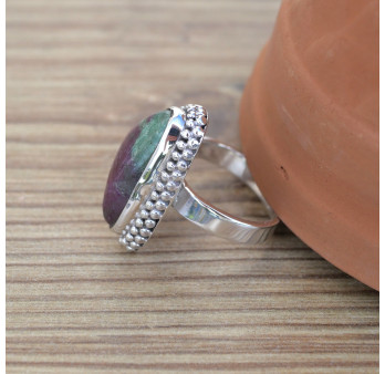 NEW ! Bague trianglulaire argent ciselé et pierre Rubis sur Zoisite (rose) (vert) T55