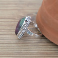 Bague trianglulaire argent ciselé et pierre Rubis sur Zoisite (rose) (vert) T55