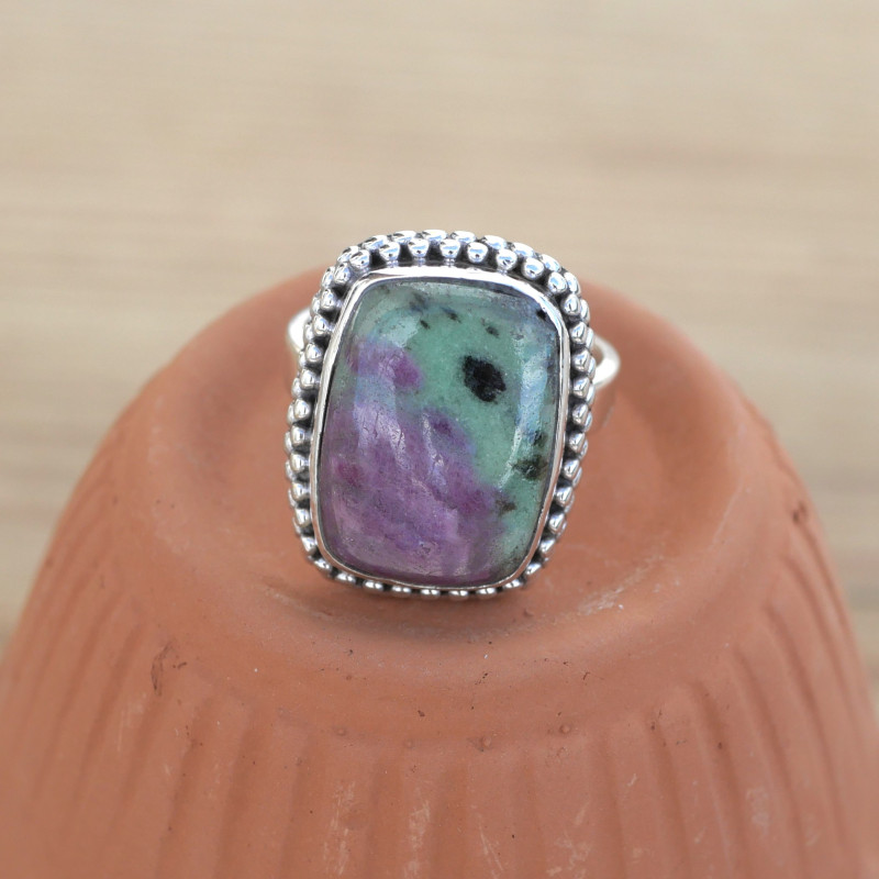 Bague rectangle argent ciselé et pierre Rubis sur Zoisite (rose) (vert) T55