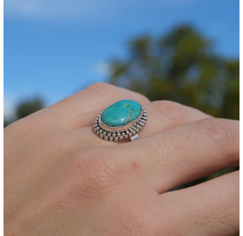 Petite bague ovale pierre Turquoise d'Arizona et argent ciselé (bleu) T55