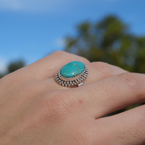Petite bague ovale pierre Turquoise d'Arizona et argent ciselé (bleu) T55