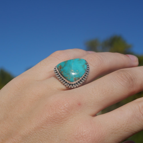 Bague en pierre Turquoise d'Arizona et argent ciselé (bleu) T55