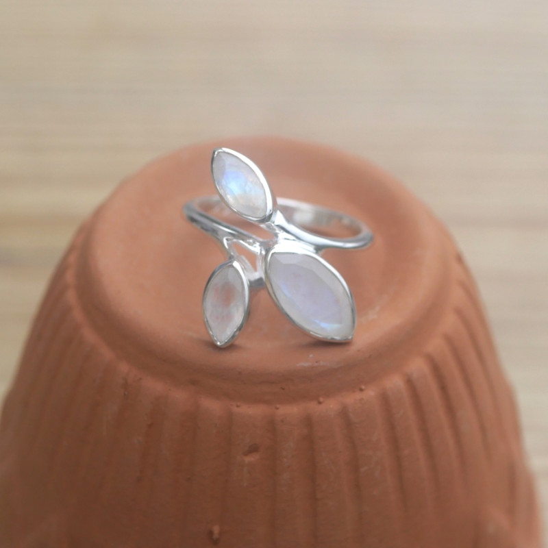 Bague 3 pierres feuilles en Pierre de lune facettées et argent (blanc) T55
