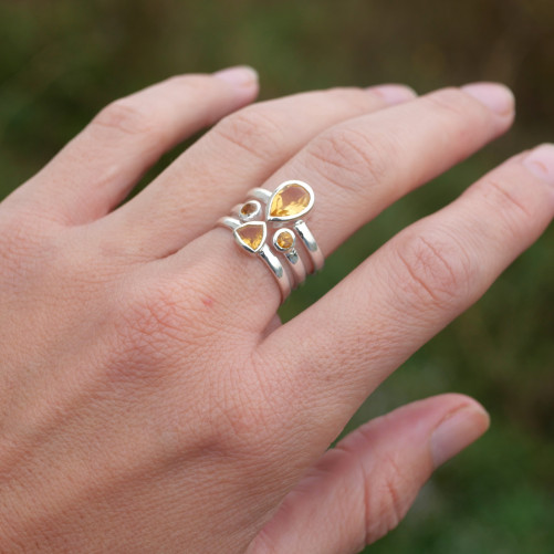 Anneau large argent et 4 pierres facettées en Citrine T50