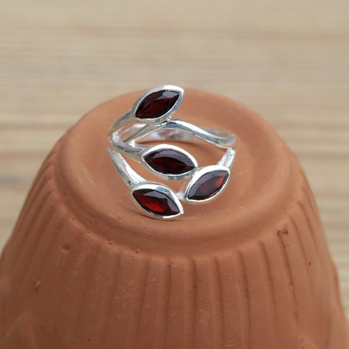 NEW ! Bague 4 pierres feuilles en Grenat facettées et argent (rouge) T57