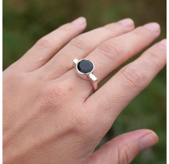Bague pierre ronde en Onyx noir et anneau argent (noir) T62