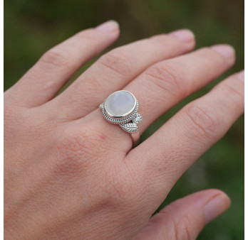 Bague pierre ovale en Pierre de lune et argent ciselé feuilles T51/60
