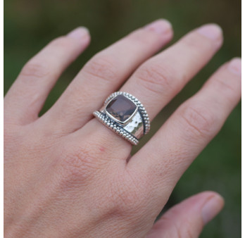 Anneau argent martelé et pierre carrée Quartz fumé (brun) T58