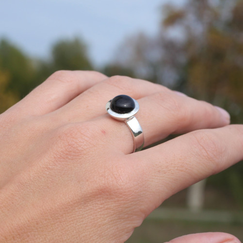 Petite bague haute et ronde en argent et pierre Onyx noir (noir) T58