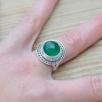Bague ronde en argent ciselé et pierre Agate verte facettée (vert) T56