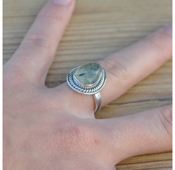 Bague goutte argent strié et pierre Prehnite T53