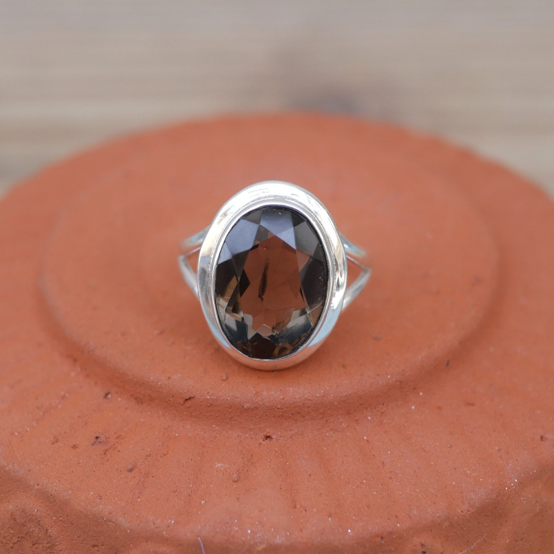 Bague en argent et pierre facettée ovale en Quartz fumé T51/54/56/60