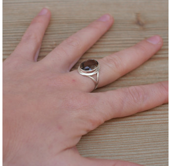 Bague en argent et pierre facettée ovale en Quartz fumé T51/54/56/60