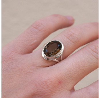 Bague en argent et pierre facettée ovale en Quartz fumé T51/54/56/60