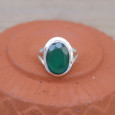 Bague en argent et pierre facettée ovale en Agate verte T52/54