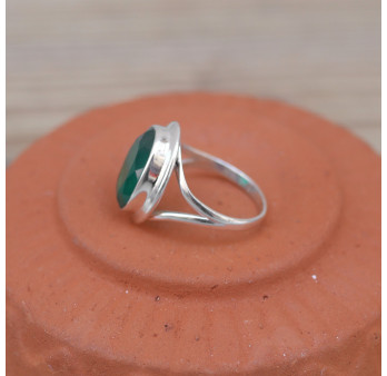 Bague en argent et pierre facettée ovale en Agate verte T54/56