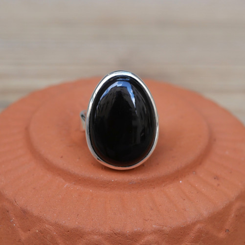 Bague argent lisse et pierre poire en Onyx noir T54