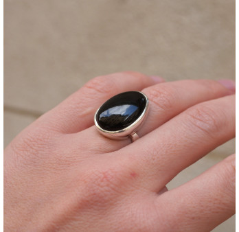 Bague argent lisse et pierre poire en Onyx noir T59
