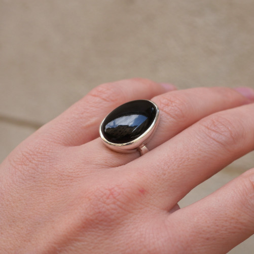Bague argent lisse et pierre poire en Onyx noir T59