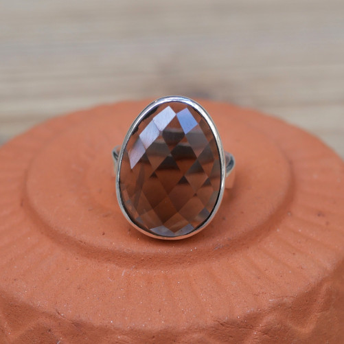 Bague argent lisse et pierre poire facettée en Quartz fumé T59