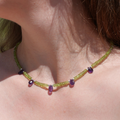Collier pierres facettées en Péridot et gouttes Améthyste