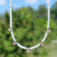 Collier pierres facettées en Pierre de lune et gouttes Quartz strawberry