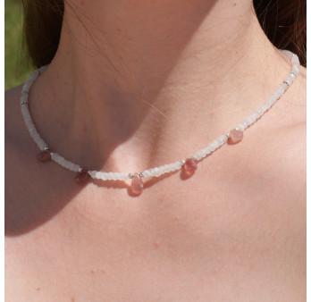 Collier fin en pierres Pierre de lune et gouttes en Quartz strawberry