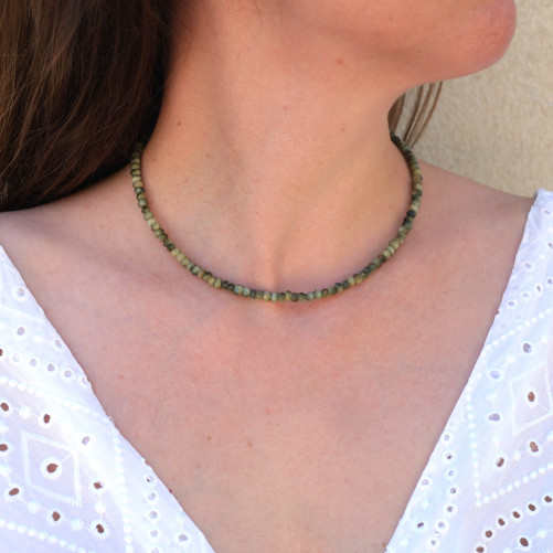Collier pierres naturelles facettées en Oeil de chat