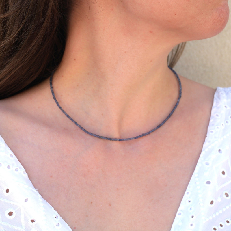 Collier pierres naturelles facettées en Iolite