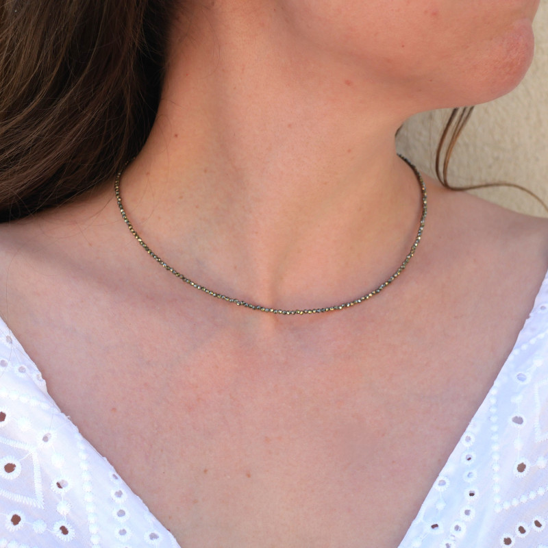 Collier fin pierres naturelles facettées en Pyrite Collier fin pierres naturelles facettées en Pyrite