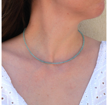 Collier fin pierres naturelles facettées en Apatite