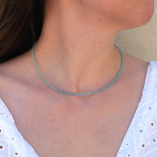 Collier fin pierres naturelles facettées en Apatite