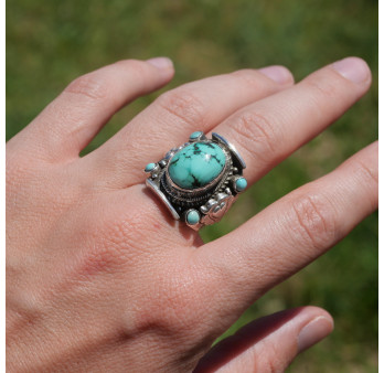 Anneau large Nepali argent ciselé et Turquoise du Tibet T59