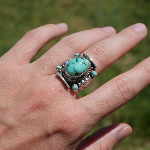 Anneau large Nepali argent ciselé et Turquoise du Tibet T59