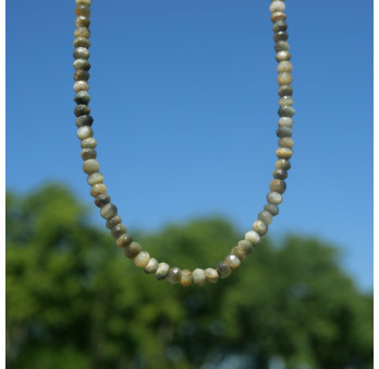 Collier pierres naturelles facettées en Oeil de chat