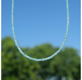 Collier fin pierres naturelles facettées en Apatite