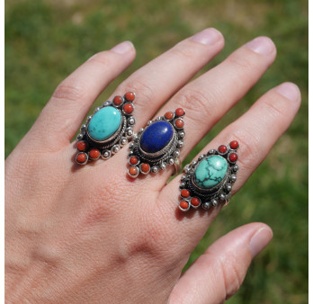 Bague allongée argent ciselé de boules, Corail et Turquoise du Tibet T56