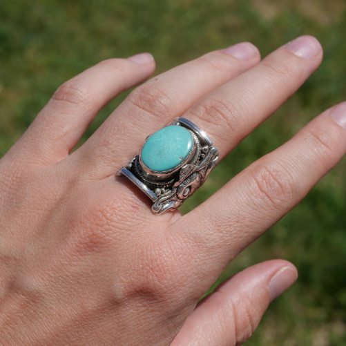 Bague Nepali argent ciselé et Turquoise d'Arizona plate T57