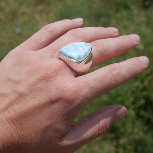 Grosse chevalière en argent et pierre triangulaire Larimar T63