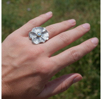 Bague fleur argent et pierre ronde en Labradorite T54