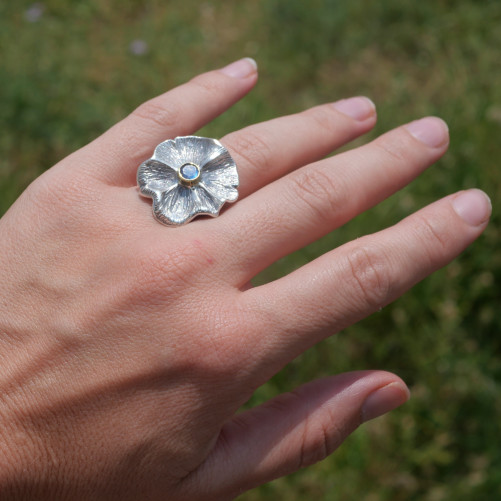Bague fleur argent et pierre ronde en Labradorite T54